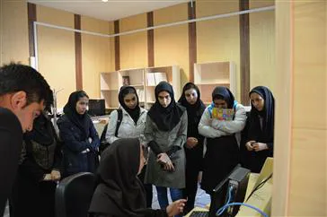 برگزاری تور آشنایی با کتابخانه 